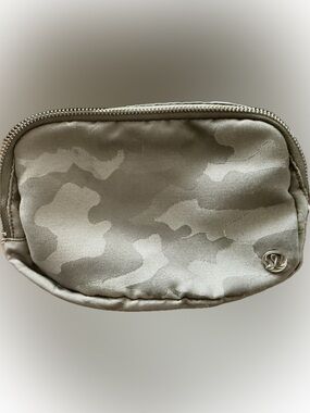 Lululemon Everywhere Belt Bag 1L Grey Camo Crossbody